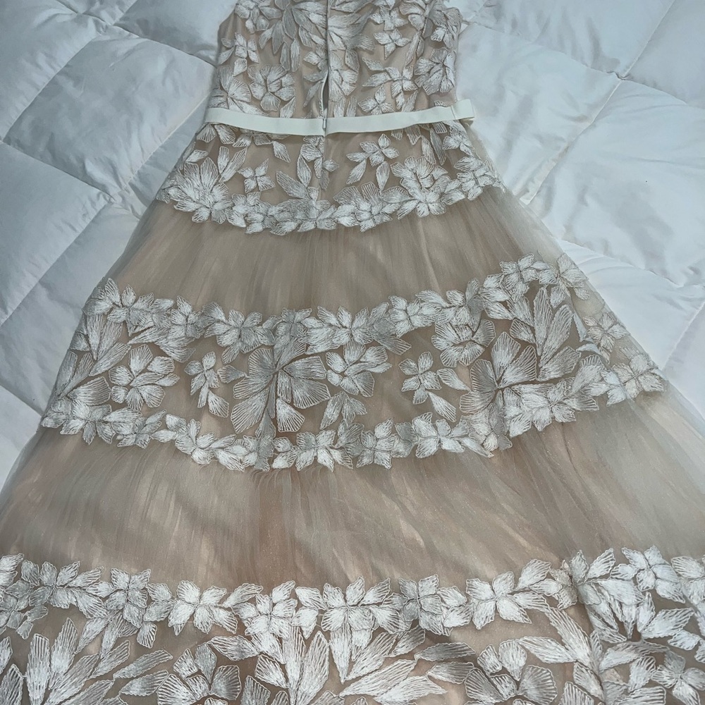 Tadashi Shoji Cream and White Midi Lace Dress - Size 12 - Picture 3 of 4